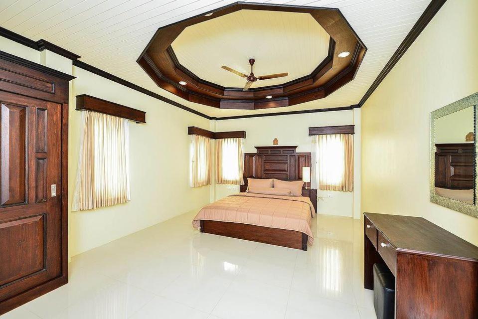 Group Getaway House Villa Patong